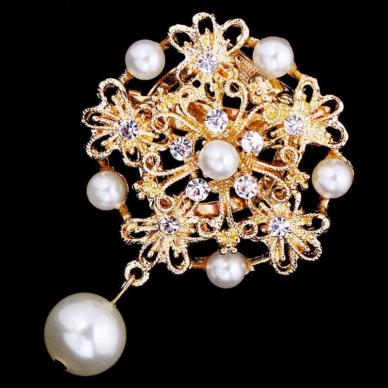 cake brooch