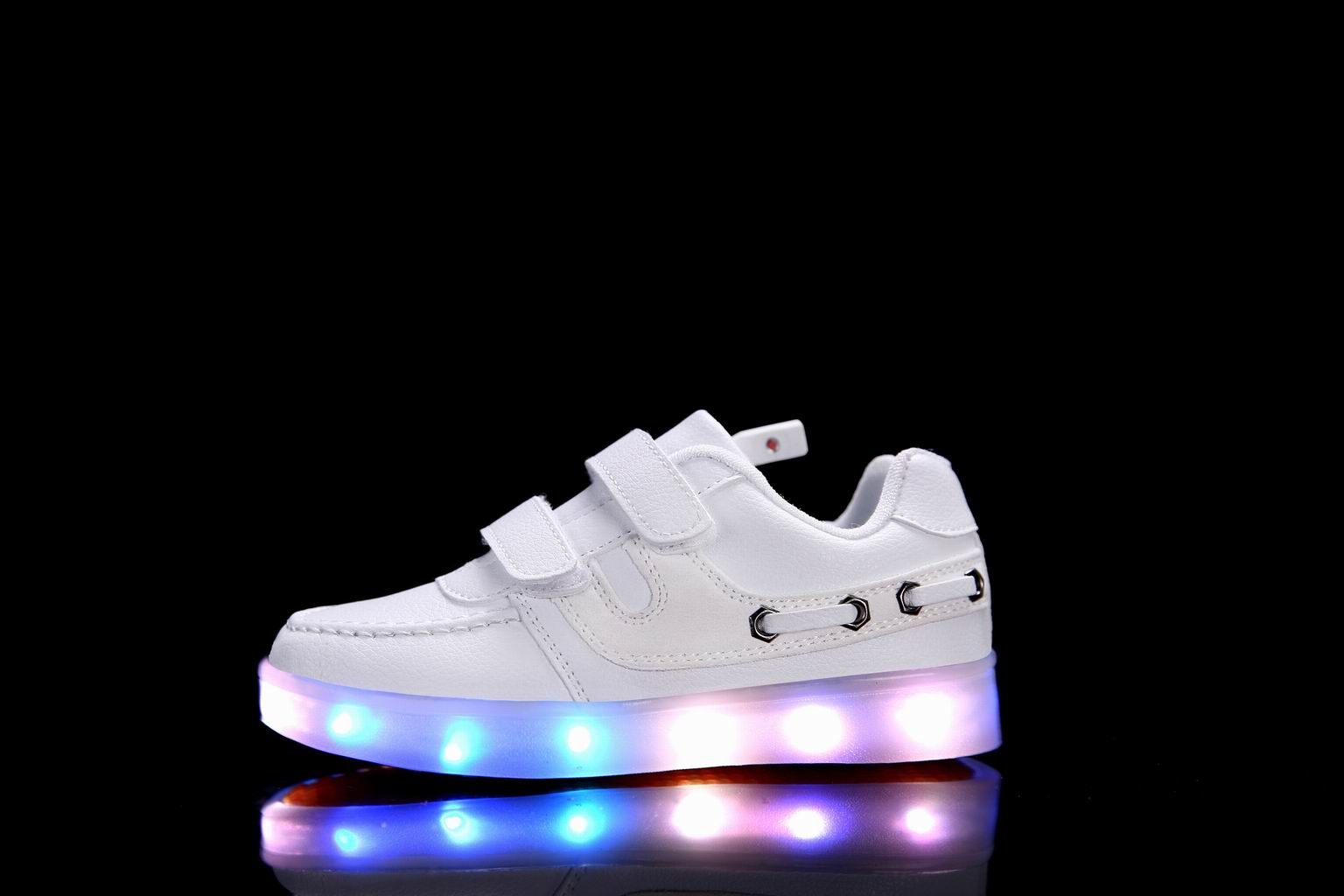 led tennis shoes