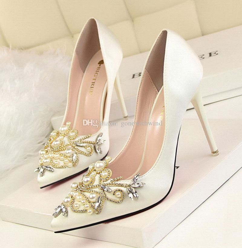 2017 Sapatos De Cetim De Casamento Do Vintage Com Pérolas Cristais Frisado  Dedo Apontado Sapatos De Salto Alto Para O Casamento Da Dama De Honra Da  Noite Festa De Formatura De Zhiyuanwedding,