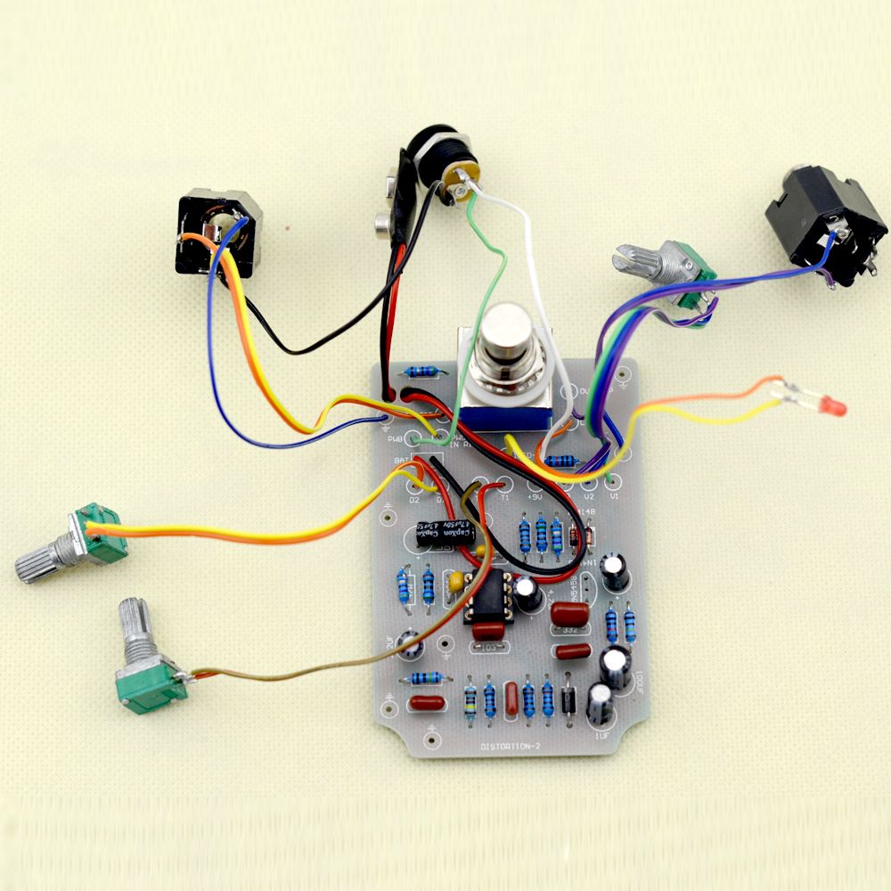 Гитарный перегруз. Педаль для гитары дисторшн. Гитарная педаль дисторшн. Плата педали дисторшн. Дисторшн 2n3904.