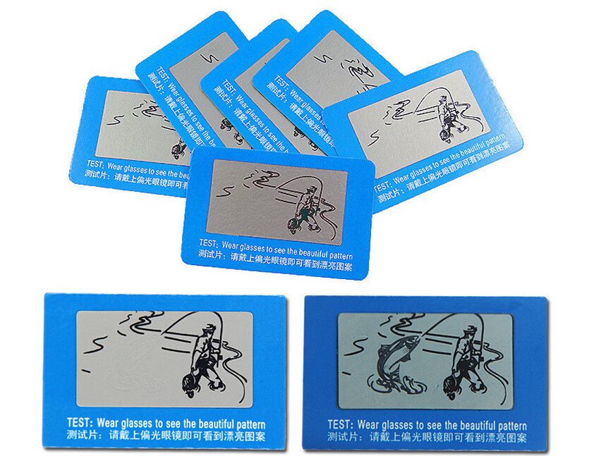 Gafas de polarizadas que polarizan tarjetas de prueba.