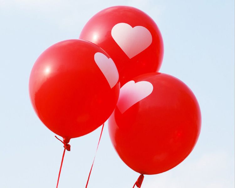 balão vermelho com coração branco