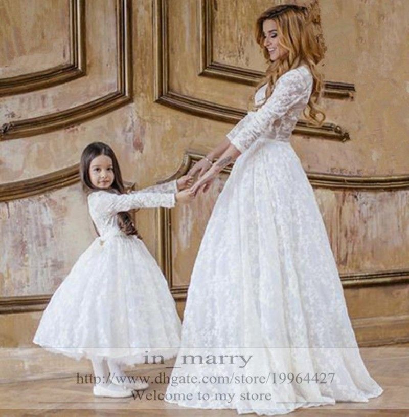 wedding dress mom and daughter