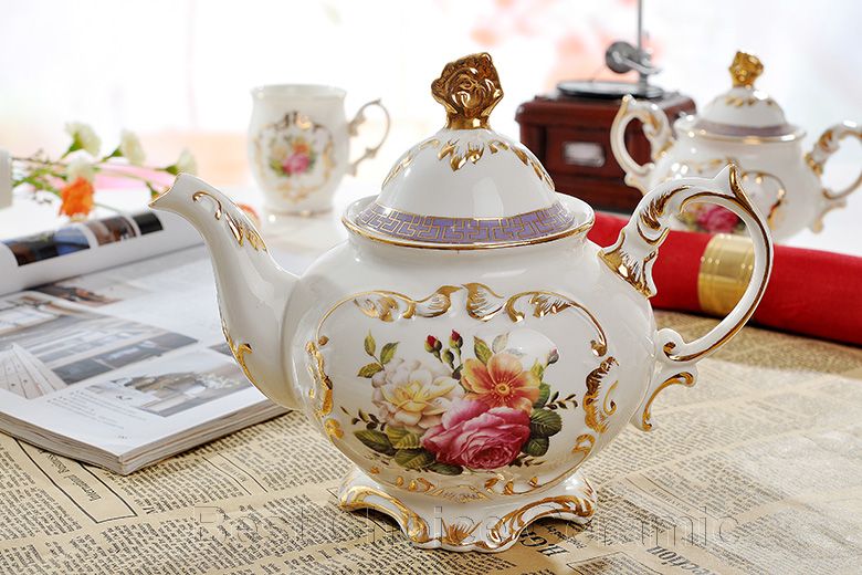 Compra Juego De Café De Porcelana Con Diseño De Flores De Porcelana China  En Oro 8 Piezas Juego De Té Europeo Cafetera Cafetera Jarra De Té Taza De  Té Barato | Entrega