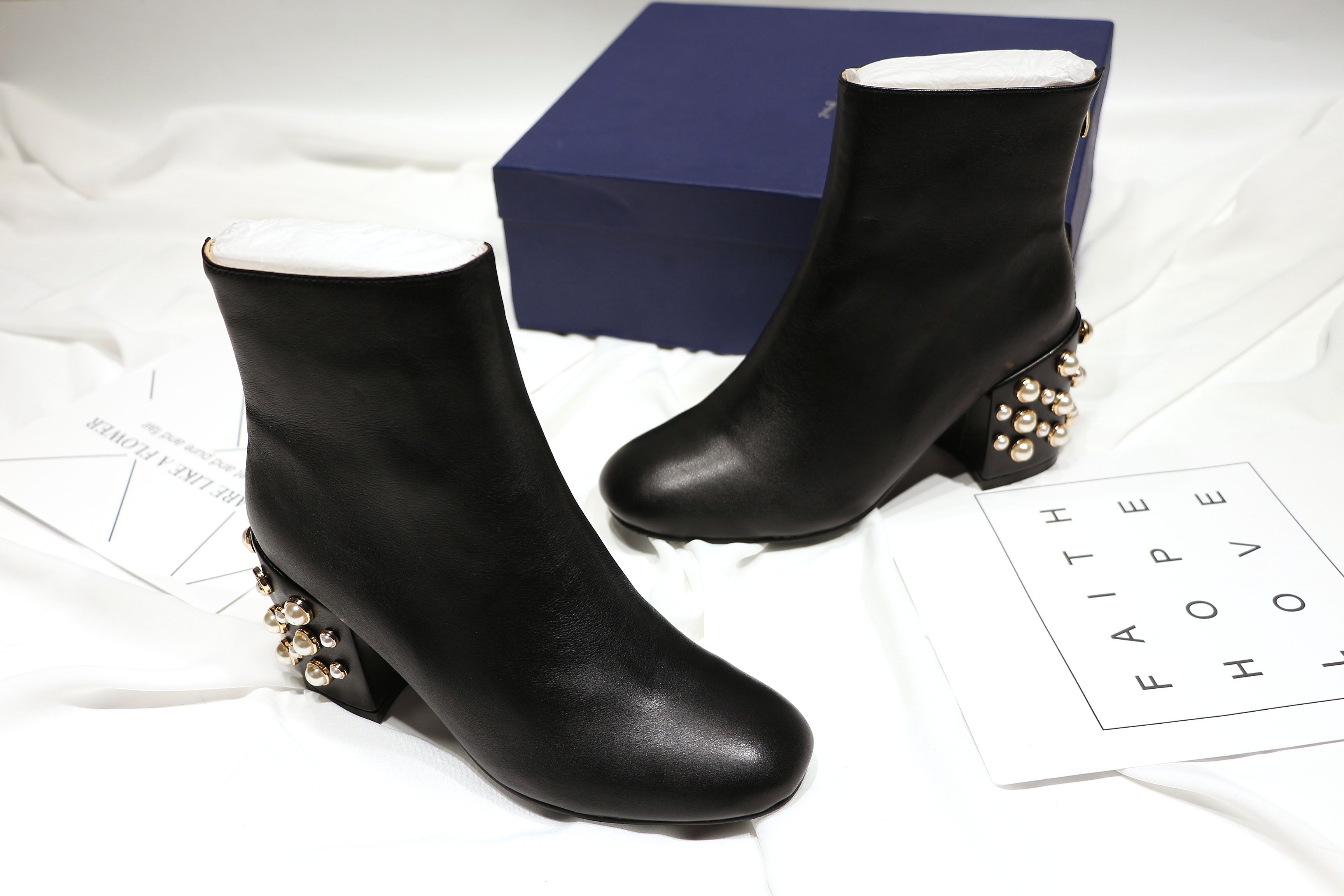 Großhandel Neue Designer Schwarze Stiefel Mit Perlen High Chunky Heels Mode Heißer Herbst T Zeigen Frauen Booties Von Brand_fashion, $105.83 Auf Großhandel Neue Designer Schwarze Stiefel Mit Perlen High Chunky Heels Mode Heißer Herbst T Zeigen Frauen Booties Von Brand_fashion, $105.83 Auf