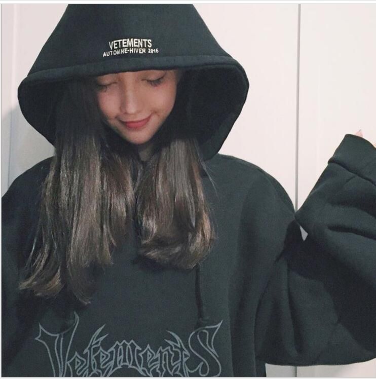 vetements oversize moletom com capuz