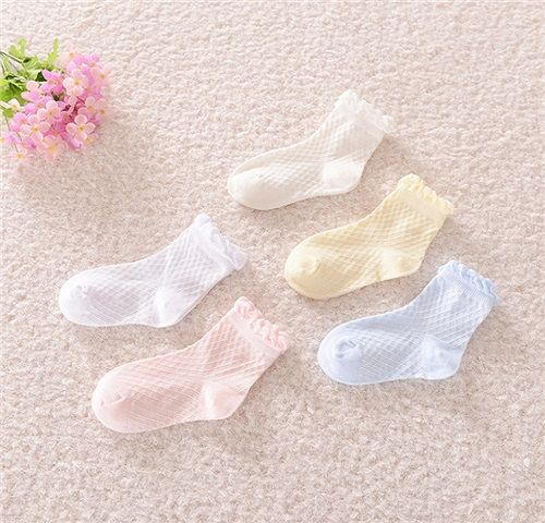 white ruffle baby socks