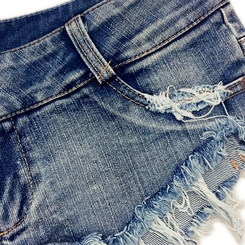 mujeres con short de mezclilla