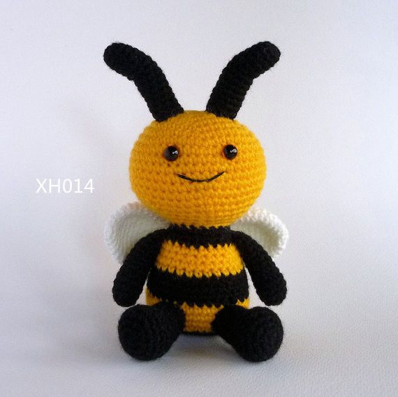 giant stuffed bee