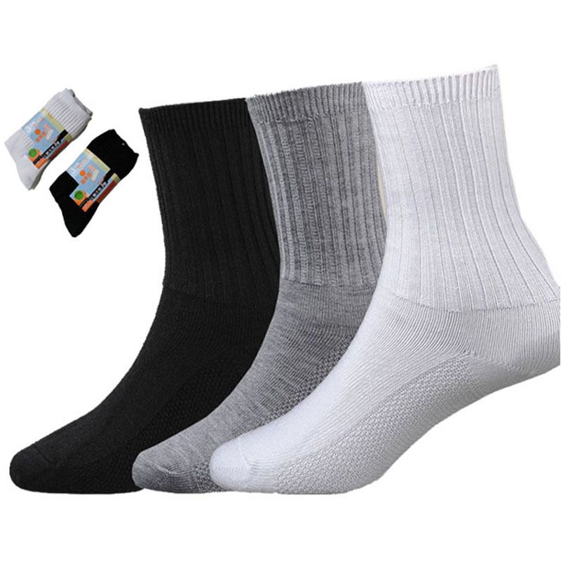 white cotton sports socks