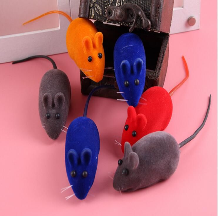 Звуки писк мышей слушать. Мышь силиконовая игрушка. Пищание мыши. Пищащая мышь игрушка. Писк мыши.