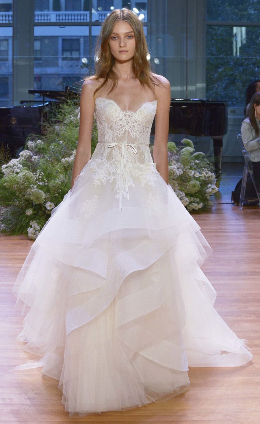 monique lhuillier strapless wedding dress