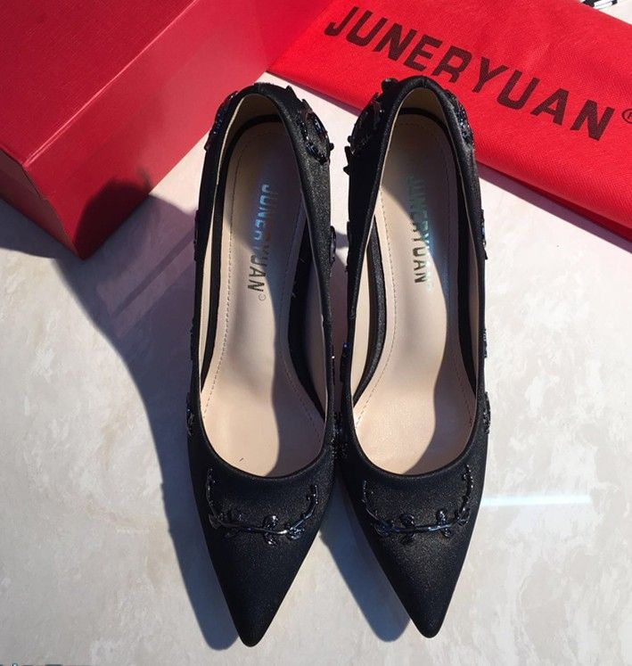 Compre El Envío Libre De La Venta Mayorista De Zapato Grande Dama De Novia  Zapato De La Señora 2017 Del Resorte Nuevos Talones Puntiagudos De La Novia  Del Satén Rojo Zapatos De