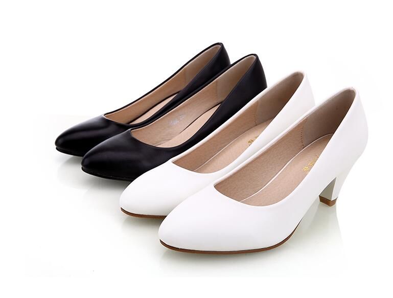 black shoes medium heel