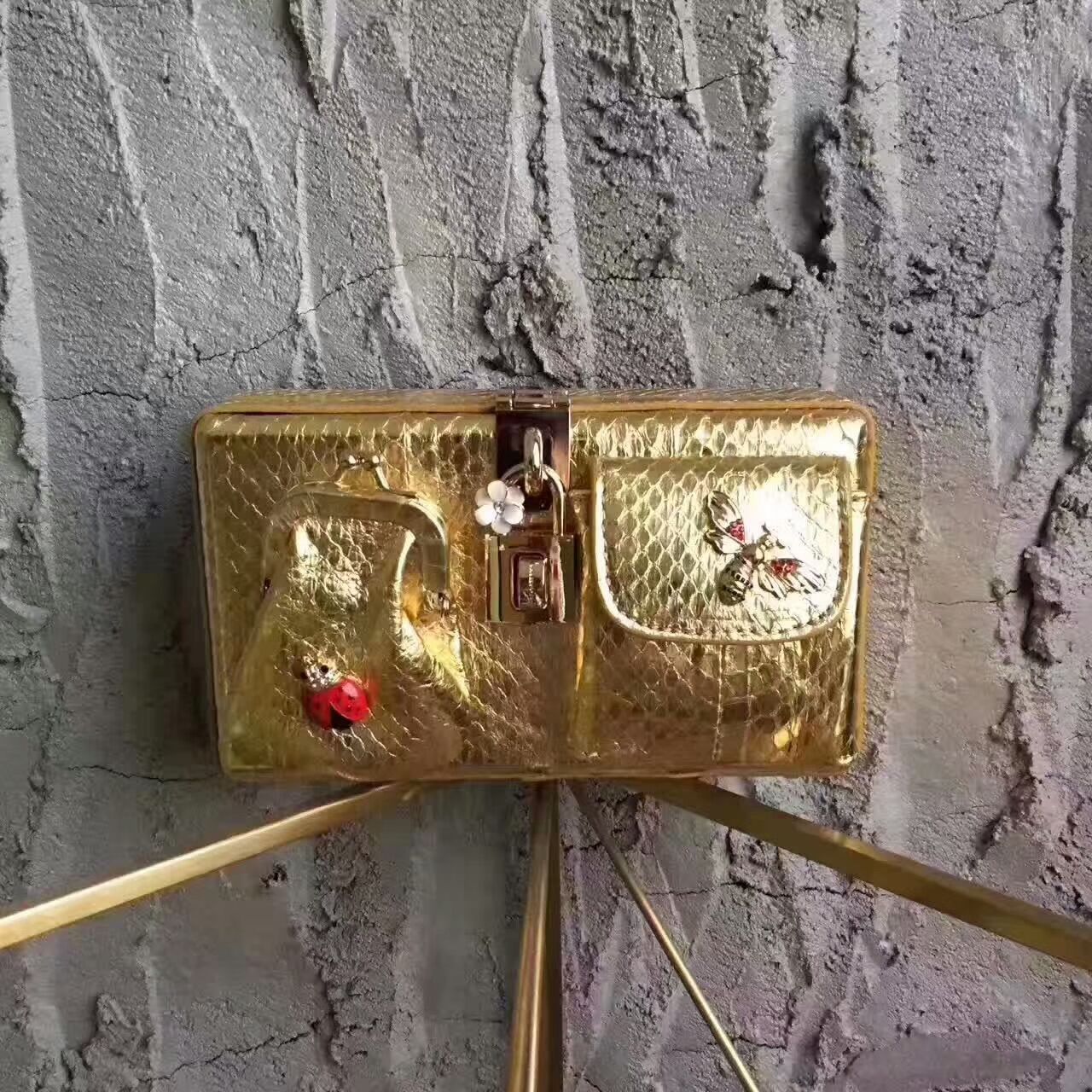 Deri bir çiçek. Imalat üst sınıfı Deri bir çiçek. Imalat üst sınıfı