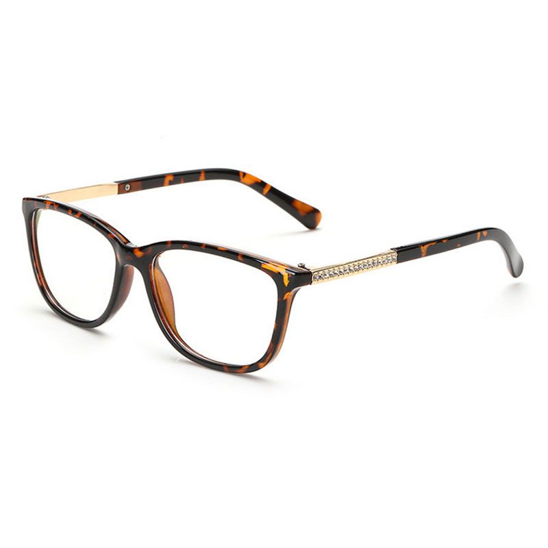 horn rimmed reading glasses