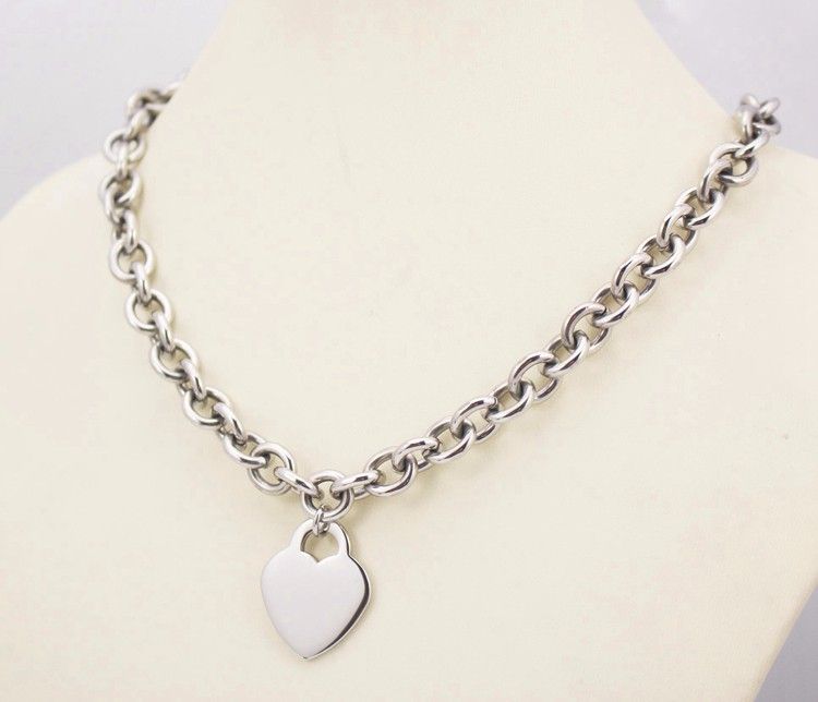 chain link necklace with heart pendant