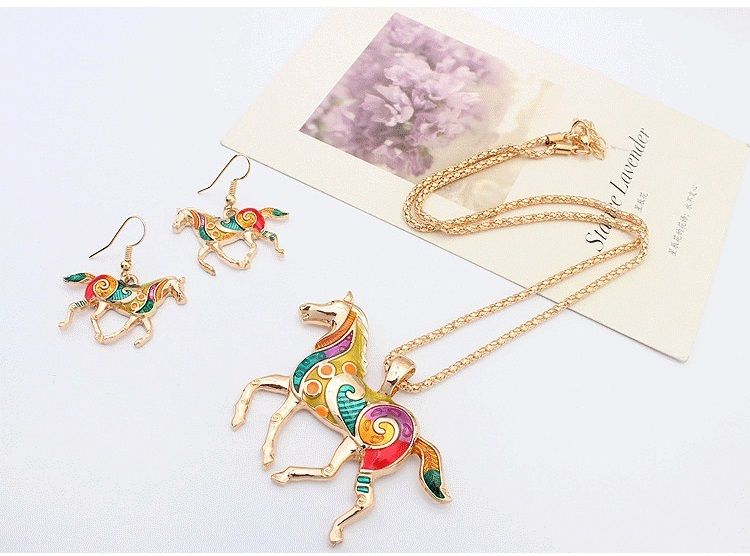 Boucles d'oreilles Design Pendentif Coloré Collier émail cheval Bijoux Earring A Set Boucles d'oreilles Design Pendentif Coloré Collier émail cheval Bijoux Earring A Set