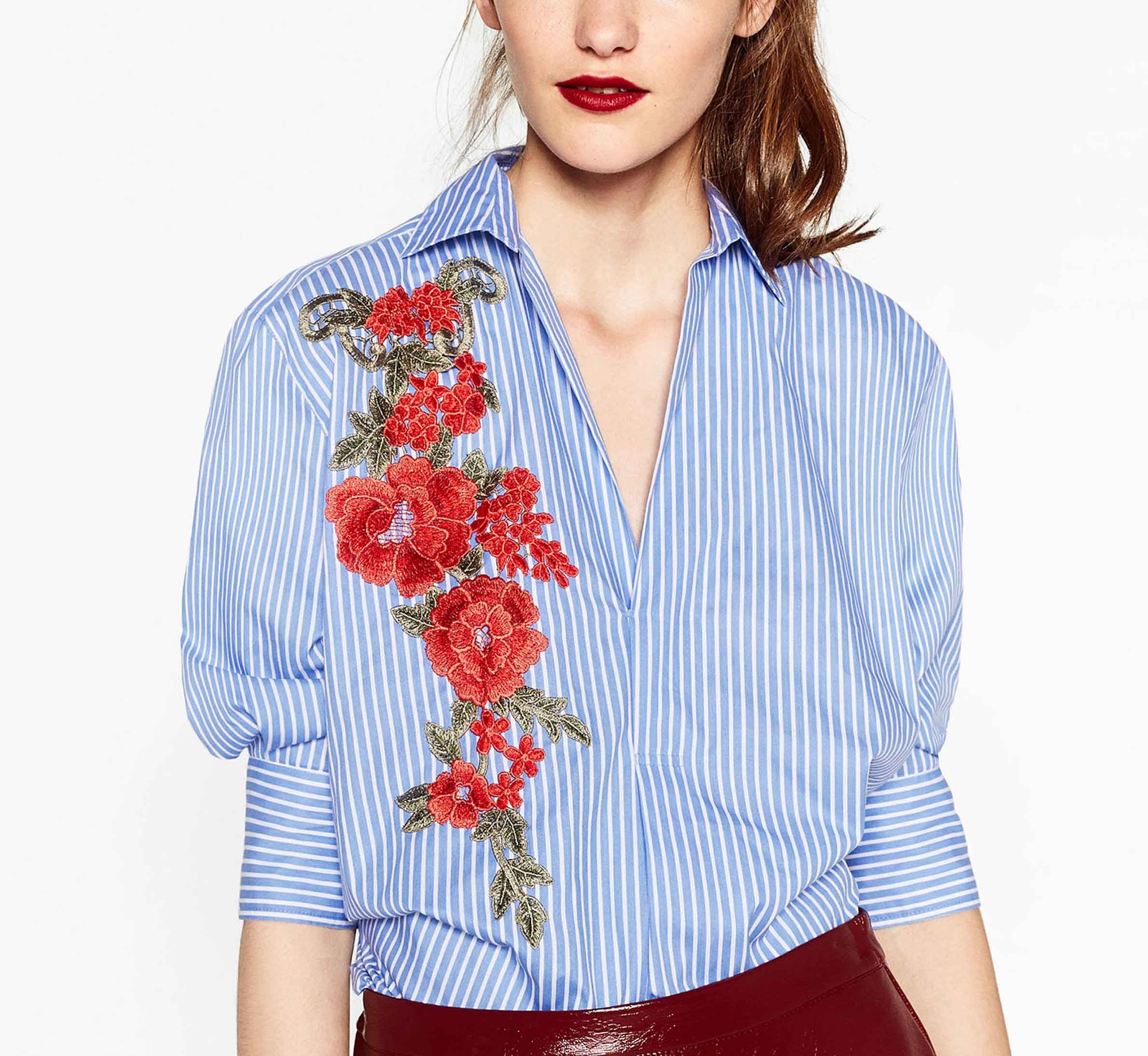 blusas con flores pegadas