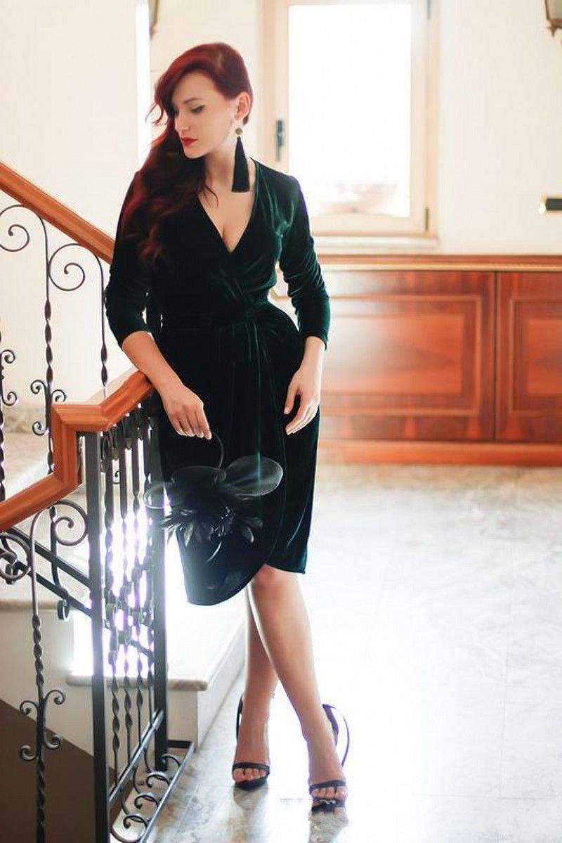 emerald green velvet cocktail dress