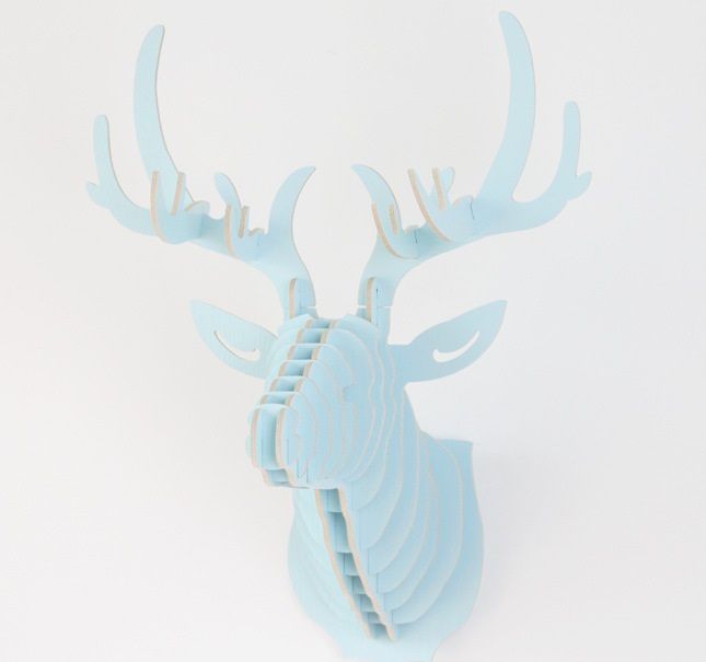 Tête de cerf en bois bleu clair