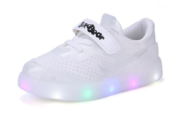 Großhandel Flügel Kleinkind Licht Beleuchtete Glühende Led Turnschuhe Europäische Schuhe Jungen Kinder Mädchen xeCBdo