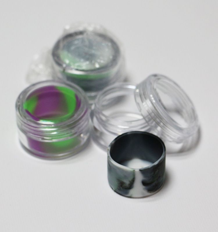 Grosshandel Kleine 7ml Transparente Durchsichtige Plastikbehalter Aus Plastik Mit Farbigem Silikonliner Als Konzentratbehalter Von Qoptec1 0 32 Auf De Dhgate Com Dhgate