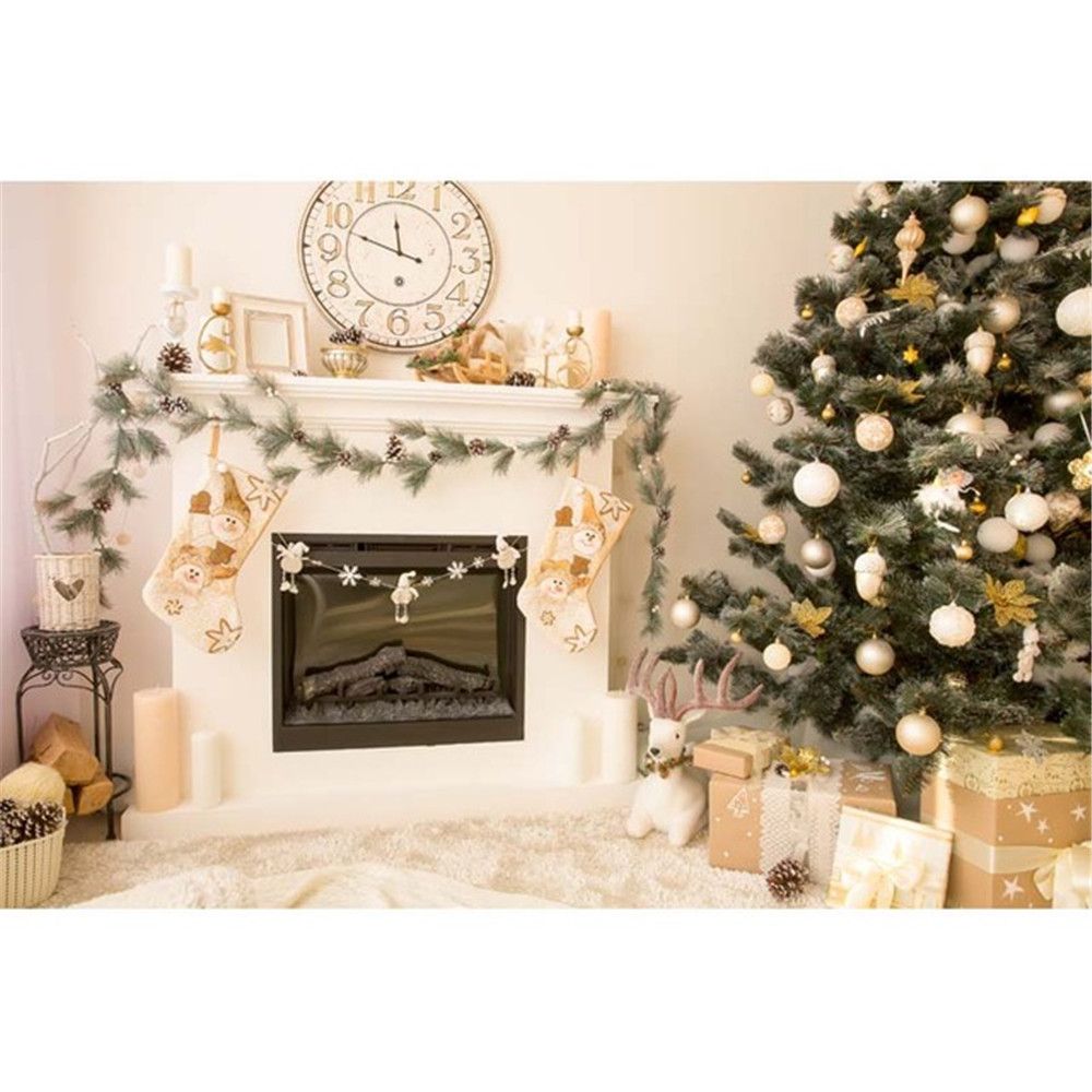 Acquista Fotografia Di Sfondo Lalbero Di Natale Di Casa Al Coperto Fotografia Di Orologio Da Parete Bianco Il Camino Scatole Regalo Di Alci Anno Nuovo Sfondo Foto In Studio A 14 25