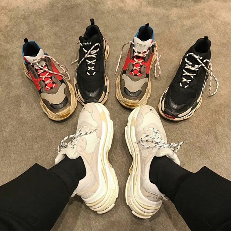 balenciaga triple s kw