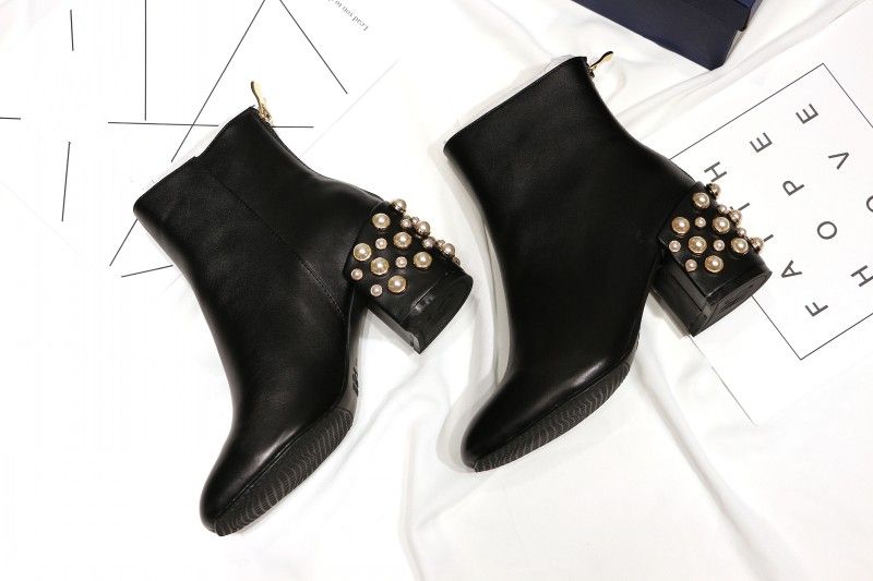 Großhandel Neue Designer Schwarze Stiefel Mit Perlen High Chunky Heels Mode Heißer Herbst T Zeigen Frauen Booties Von Brand_fashion, $105.83 Auf Großhandel Neue Designer Schwarze Stiefel Mit Perlen High Chunky Heels Mode Heißer Herbst T Zeigen Frauen Booties Von Brand_fashion, $105.83 Auf