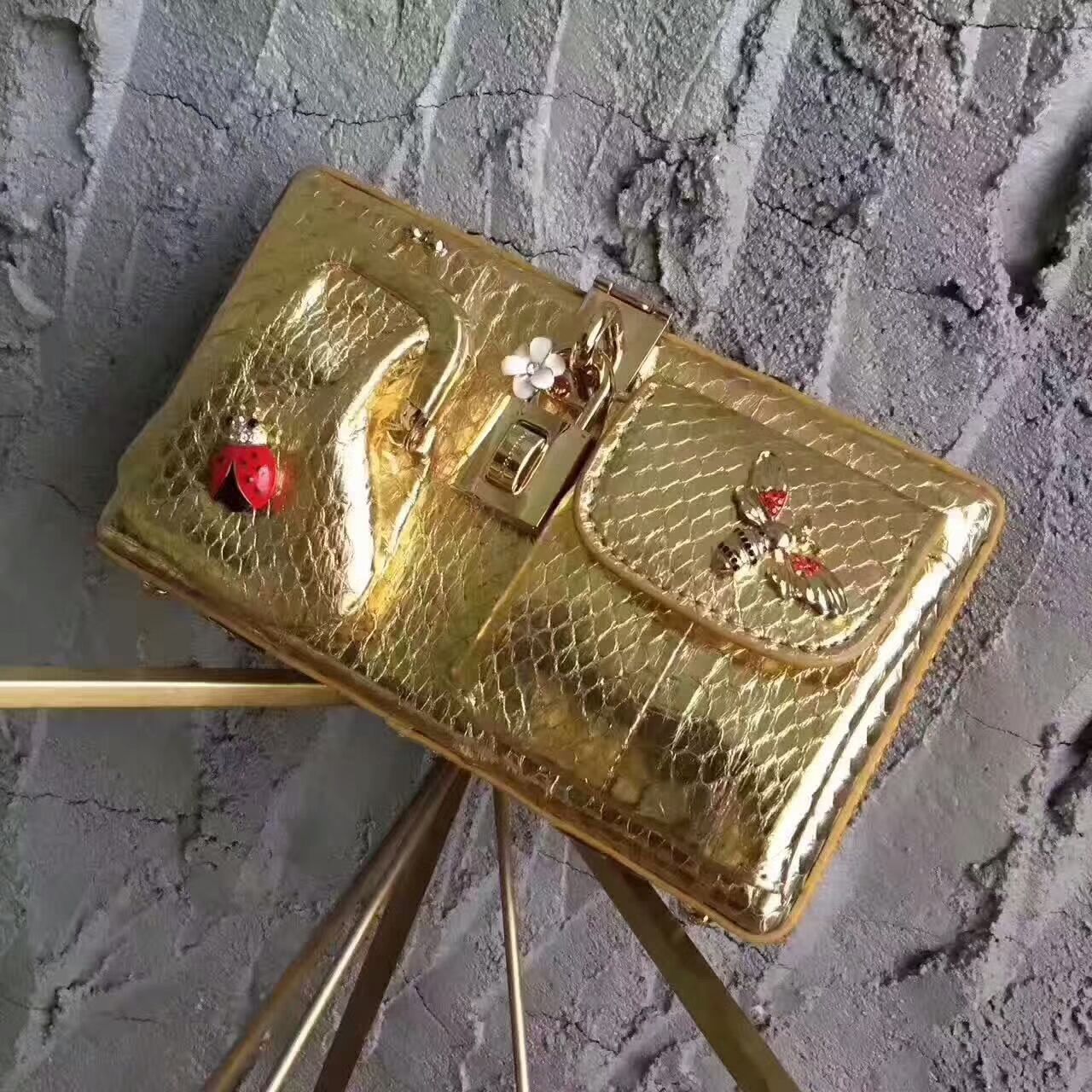 Deri bir çiçek. Imalat üst sınıfı Deri bir çiçek. Imalat üst sınıfı