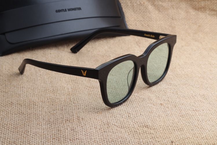 sunglasses with v on side