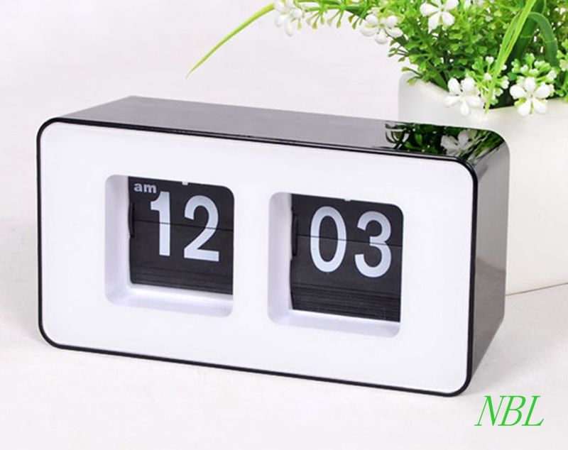 2020 Wholesale Home Digital Auto Flip Desk Clock Classic Stylish