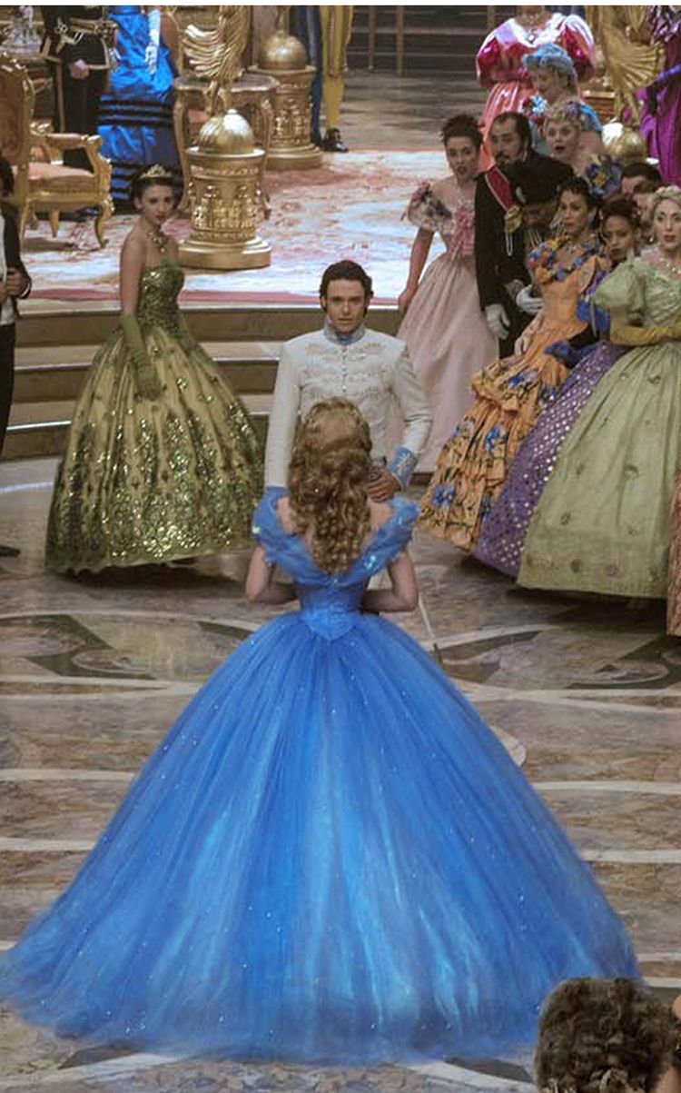 Así será el vestido de novia de Cenicienta y el resto del vestuario del  filme