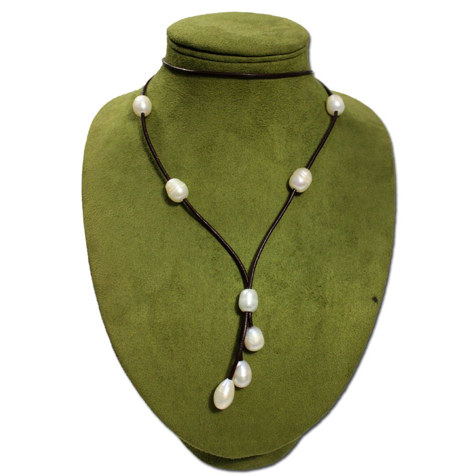 Pearl pendant necklace