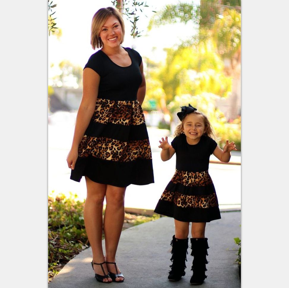 Acquistare 2017 Abiti Di Corrispondenza Famiglia Madre E Figlia Estate  Manica Corta Leopardato Vestito A Righe Bambini Abiti Bambino Genitore  Economico | Consegna Veloce E Qualità | It.Dhgate