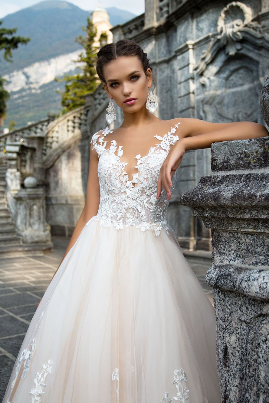 Grosshandel Splendid 3d Spitze Blumen Und Blutenblatter Fee Rock Hochzeitskleider 2017 Milla Nova Brautkleider Kapelle Zug Von Gonewithwind 687 28 Auf De Dhgate Com Dhgate