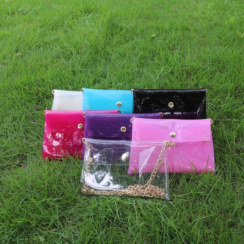 Kit di cortesia in pochette da viaggio per bambini MAMMABABY con pantofoline