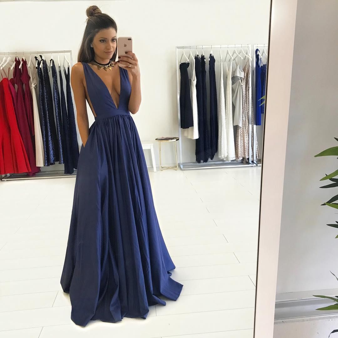 Precioso vestido largo de graduación azul marino con cuello en V sin mangas con bolsillo 2017 Precioso vestido largo de graduación azul marino con cuello en V sin mangas con bolsillo 2017