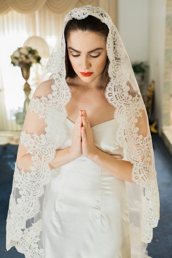 Lace 3M Long Luxurious Beautiful Bridal Veils Vintage Wedding