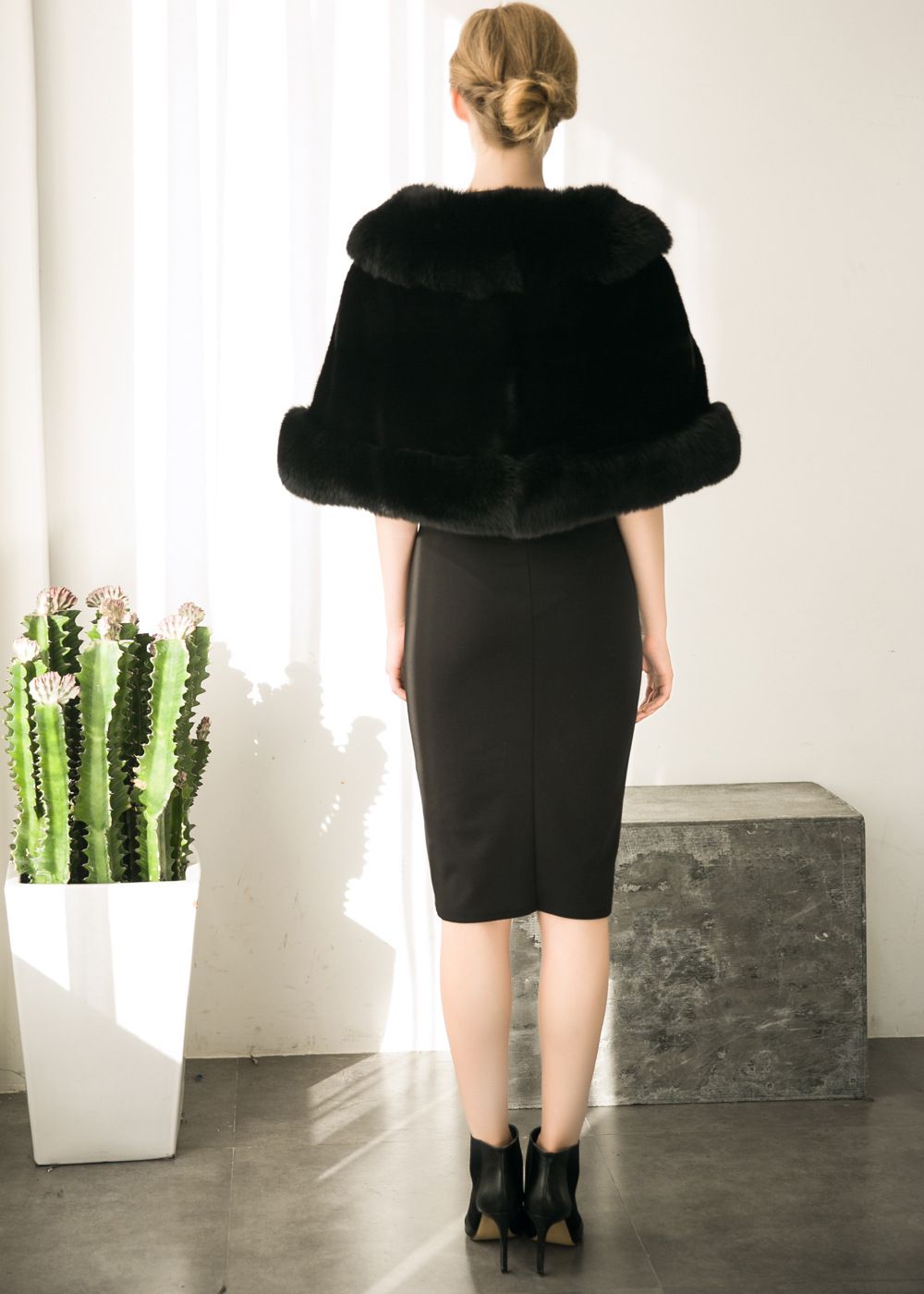 Großhandel Schwarzes Fell Bolero Jacke Hochzeit Kunstpelz Wrap Schal Wintermantel Frauen Prom Abend Schals Cape Mariage Jacke Braut Wraps Und Boleros Großhandel Schwarzes Fell Bolero Jacke Hochzeit Kunstpelz Wrap Schal Wintermantel Frauen Prom Abend Schals Cape Mariage Jacke Braut Wraps Und Boleros