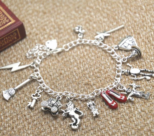 The Wonderful Wizard of Oz new Unisex Charm Bracelet Wristband Dorothy