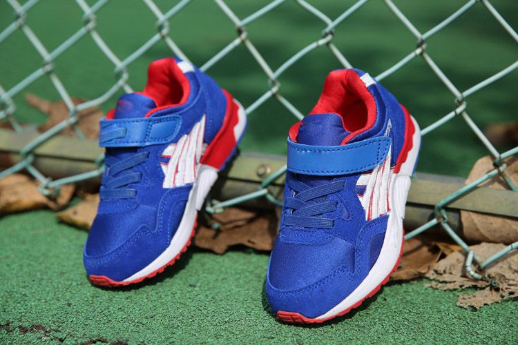 clarks athletic shoes