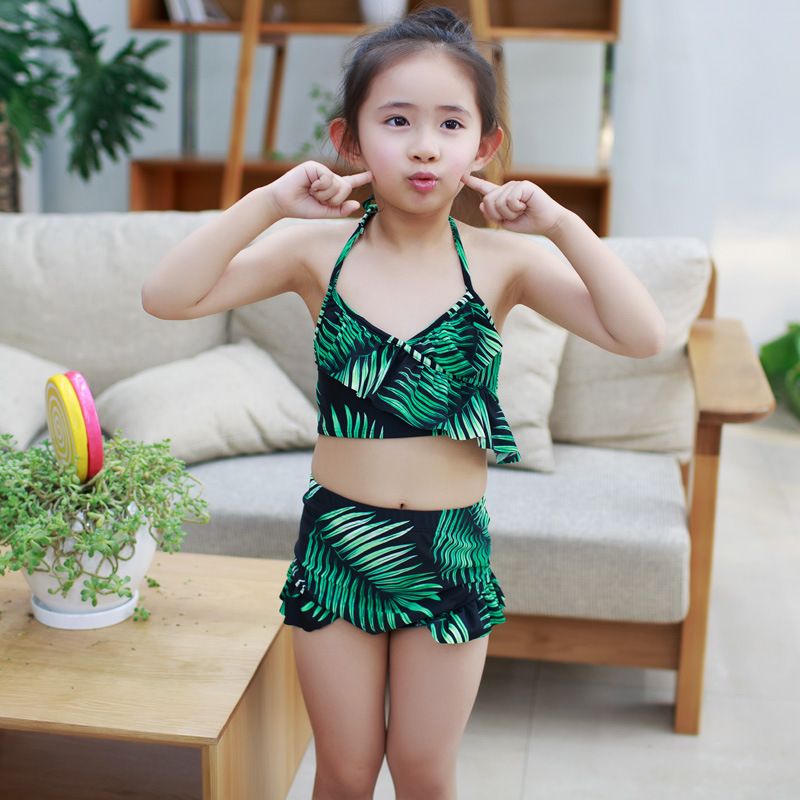 Teenie-Muschi im Bikini