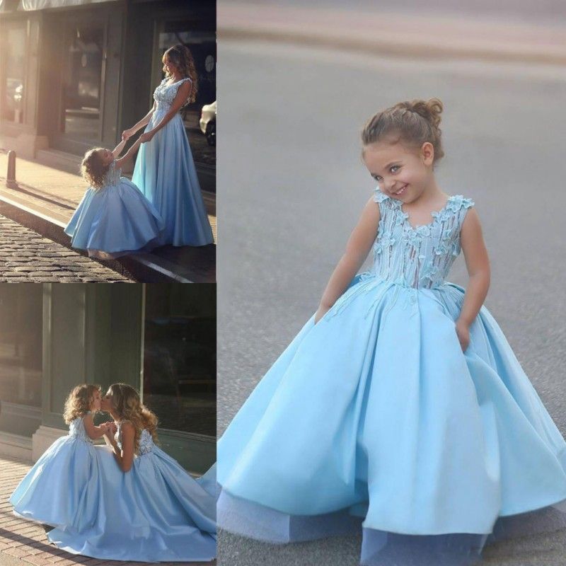 Compra Sky Blue Princess Vestidos De Flores Para Niñas Para Bodas Una Línea  Vestido De Satén Con Cuello En V Para Niñas Vestido Sin Mangas Encaje Hasta  El Suelo Vestido De Cumpleaños