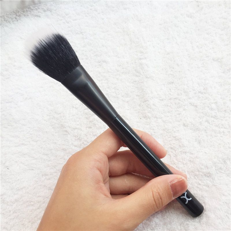 nyx blush brush