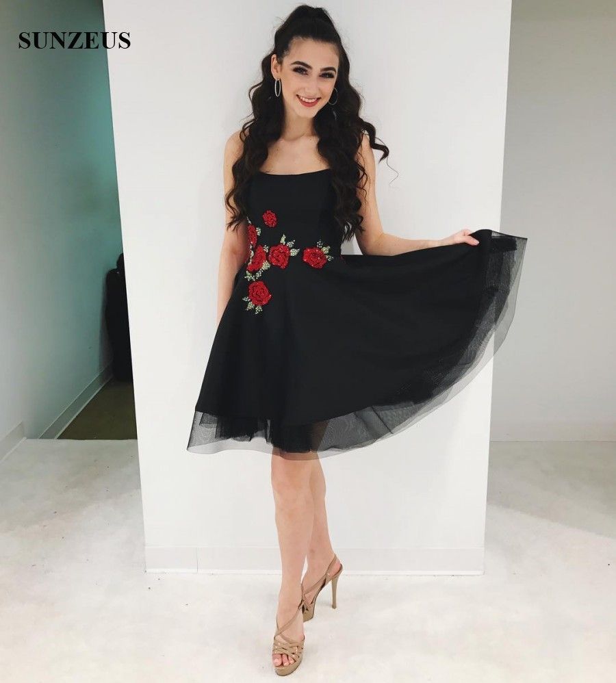 Vestido de fiesta negro con flores rojas una línea sin tirantes vestidos de graduación corto vestido Vestido de fiesta negro con flores rojas una línea sin tirantes vestidos de graduación corto vestido