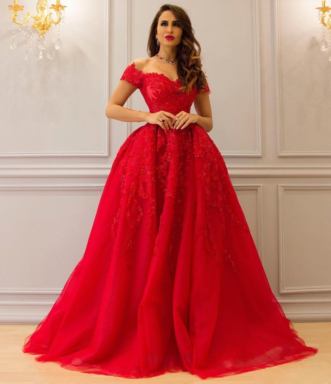 Red 2017 Ball Gown Lace Evening Dresses Appliques Beaded Off Shoulder Neckline Prom Dress Floor