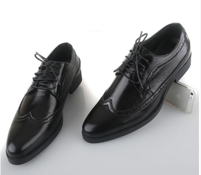 NUEVO clásico 2017 de los hombres cuero con cordones de oro zapatos de moda de