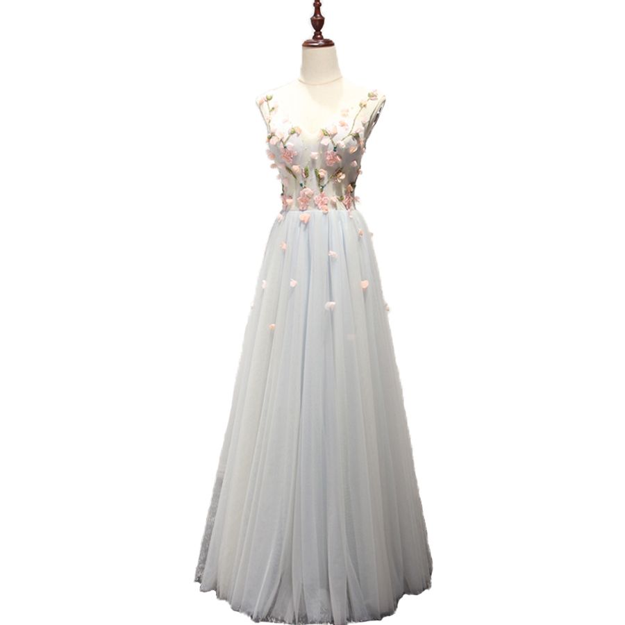 Großhandel Heißer Verkaufs Perlen Verzierte Blumen Lange Abendkleider 11 Tulle Silber Reizvolle Abend Partei Kleid Mit V Ausschnitt Strand Großhandel Heißer Verkaufs Perlen Verzierte Blumen Lange Abendkleider 11 Tulle Silber Reizvolle Abend Partei Kleid Mit V Ausschnitt Strand
